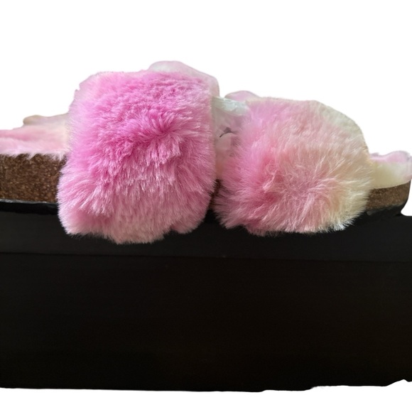 Nicole Miller Pink and Cream Fluffy Slippers - Picture 7 of 8